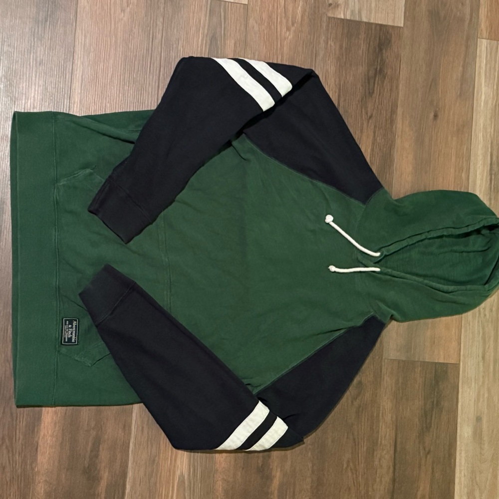Abercrombie & Fitch Green Sweatshirt